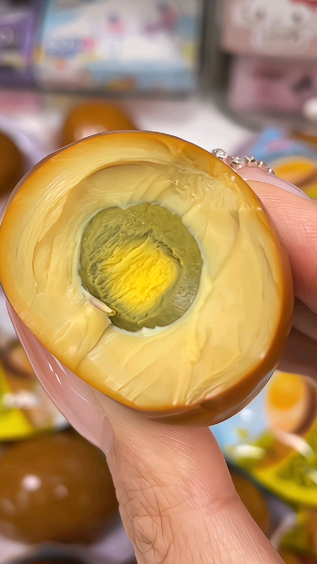 全家人都爱吃的卤鸡蛋,盐焗口味的,蛋白Q弹爽滑,蛋黄紧实不噎人