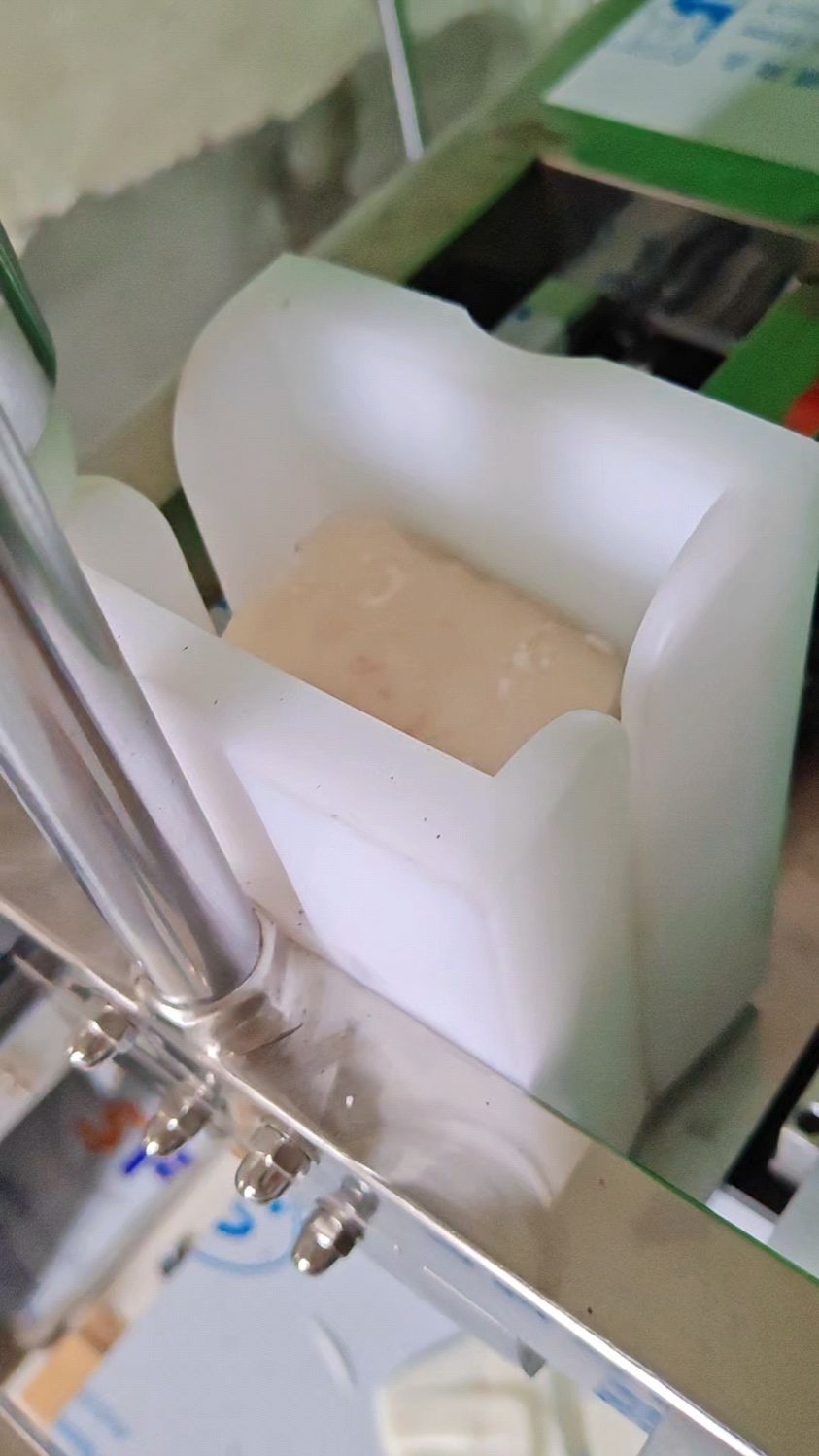 这是客户要切的年糕片厚薄可调厚度均匀 年糕切片机厂家供应切片器