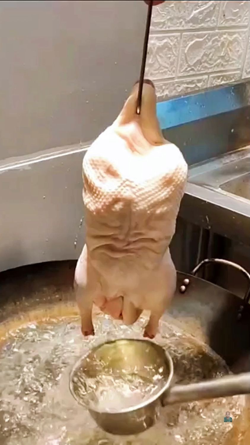 脆皮烤鸭是这样做的