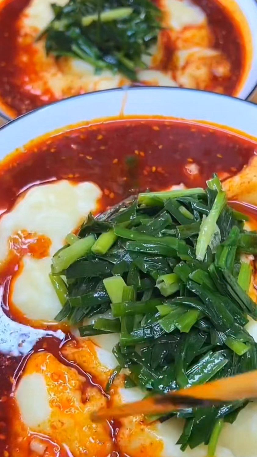 陕西西安特色美食小吃搅团,号称西安的凉粉,夏天来一碗清爽不油