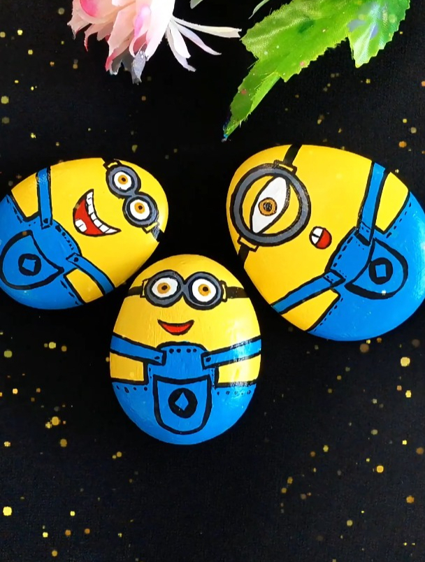 有手就会的小黄人石头画,三小只你最喜欢哪一只?