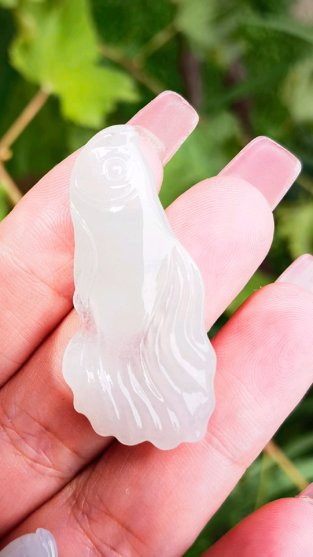 手工雕刻的翡翠鱼,灵动
