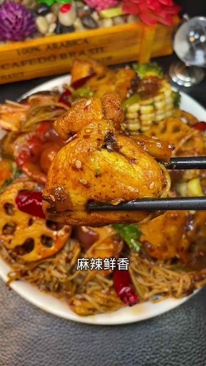 家庭版麻辣香锅跟买的一样好吃,而且做法还特别简单