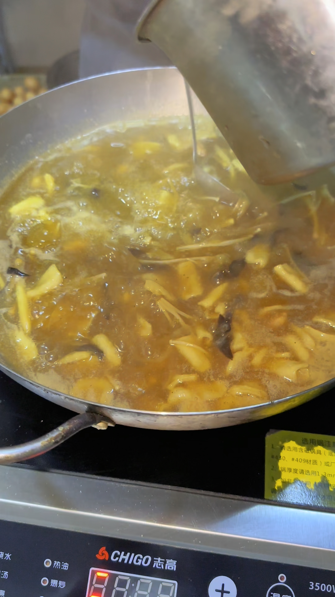 逍遥镇牛肉胡辣汤做法,濮阳小吃培训学校。