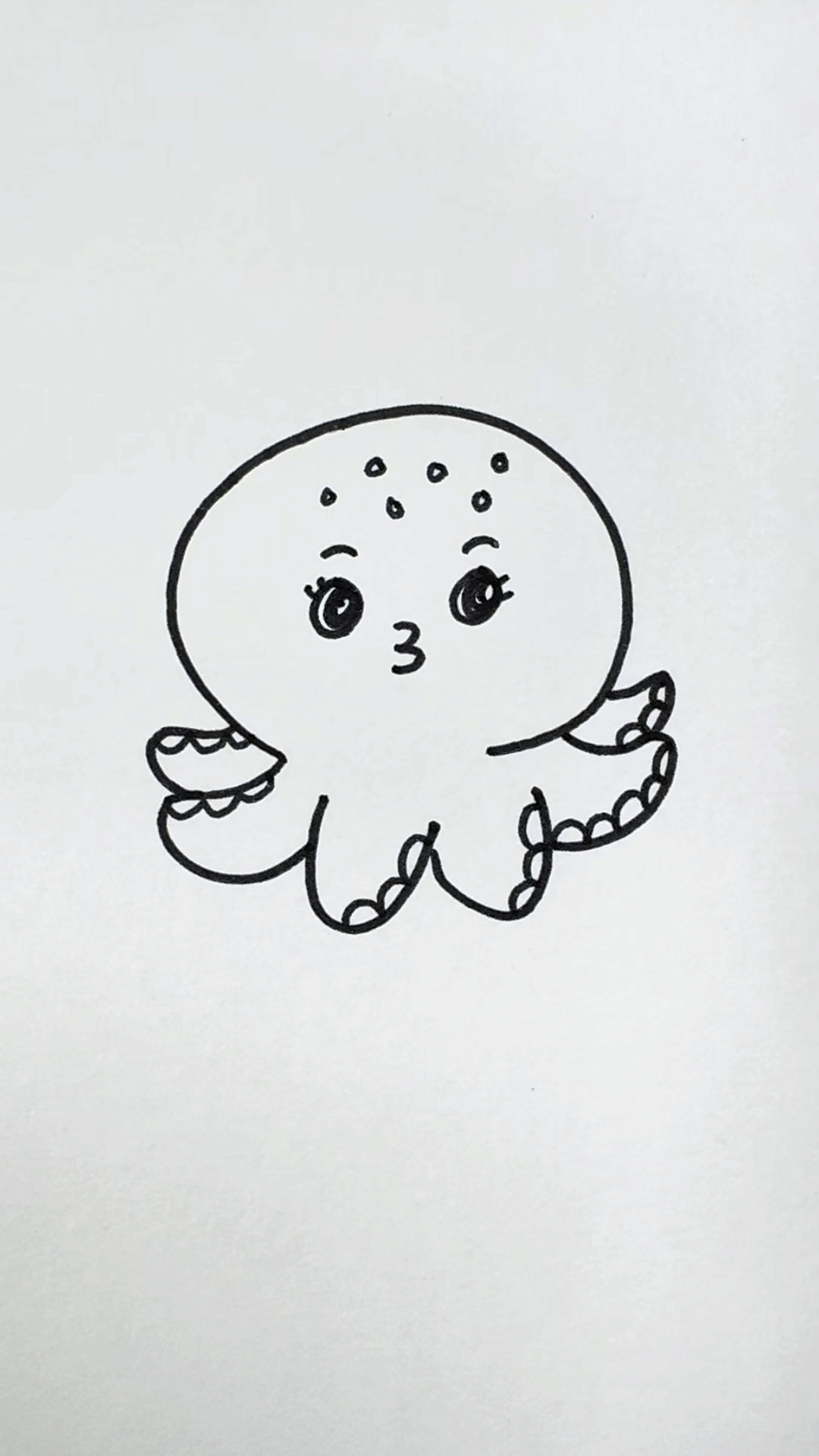 这是我画的章鱼简笔画,快让我看看你画的吧