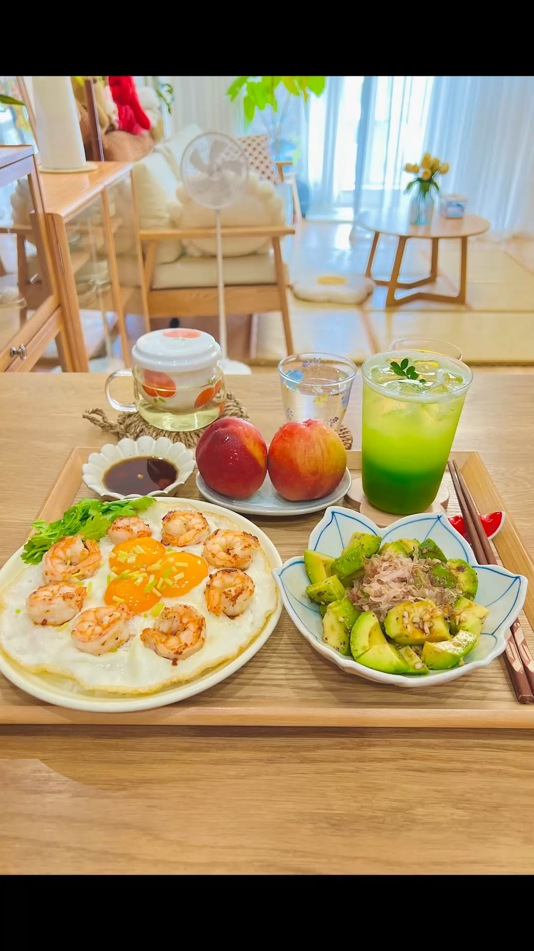一人食vlog:鸡蛋虾仁盖饭|红糖牛油果|黄瓜气泡水