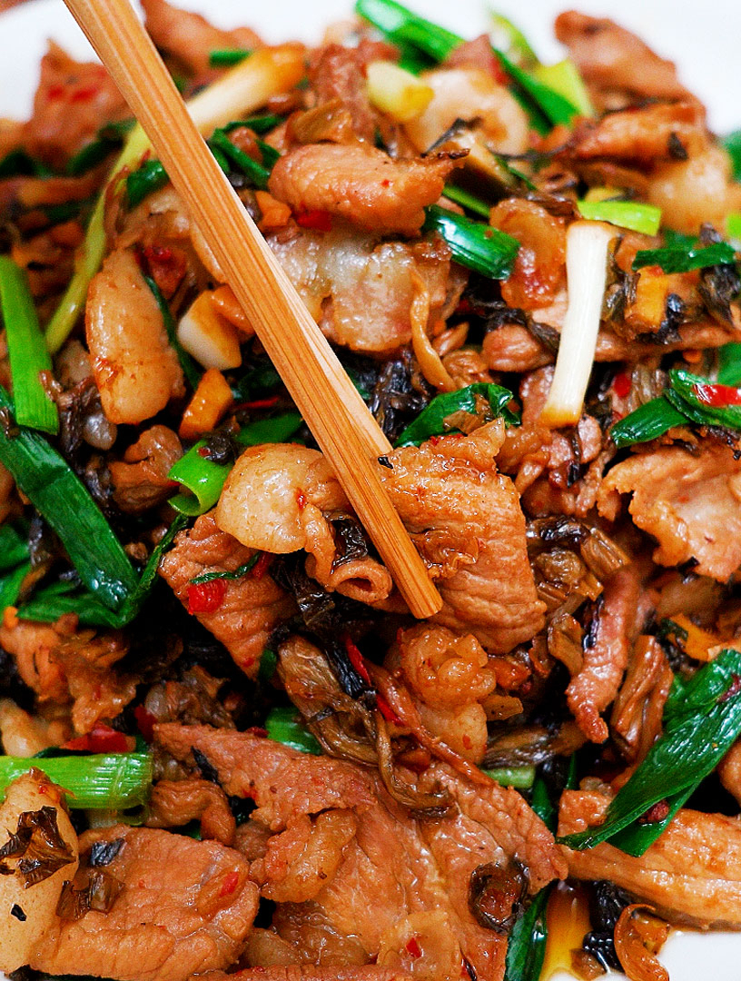 回锅肉的姐妹花,外婆菜炒肉,已经很少人这么吃了,小时候的味道