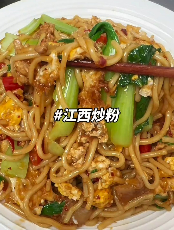 家庭版肉蛋炒粉的好吃做法,今天早餐午餐就这一顿一起搞定了