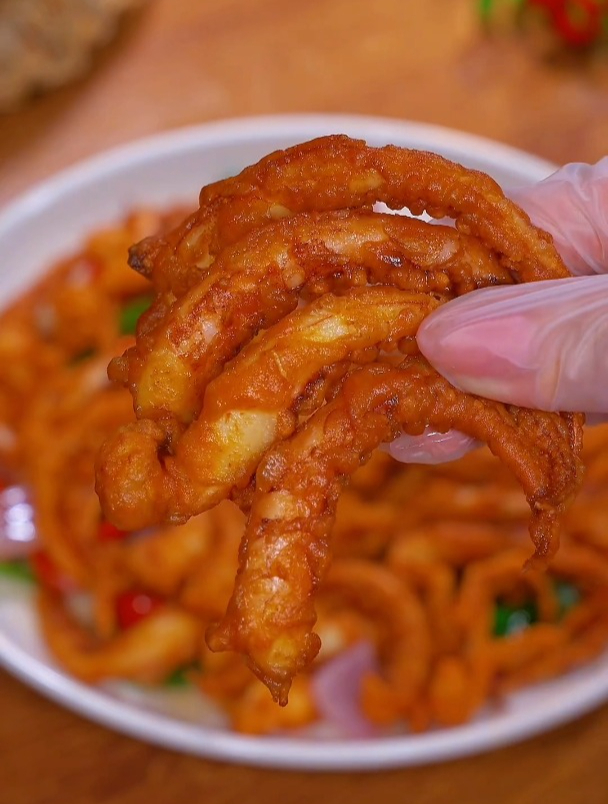 夜宵档桌桌都点的椒盐鱿鱼须