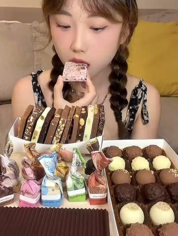 吃莱德拉巧克力 可以做你的饭搭子吗?巧克力脑袋大满足啦