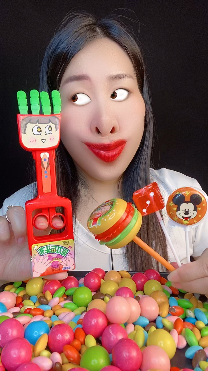 第350集:吃糖果表情包