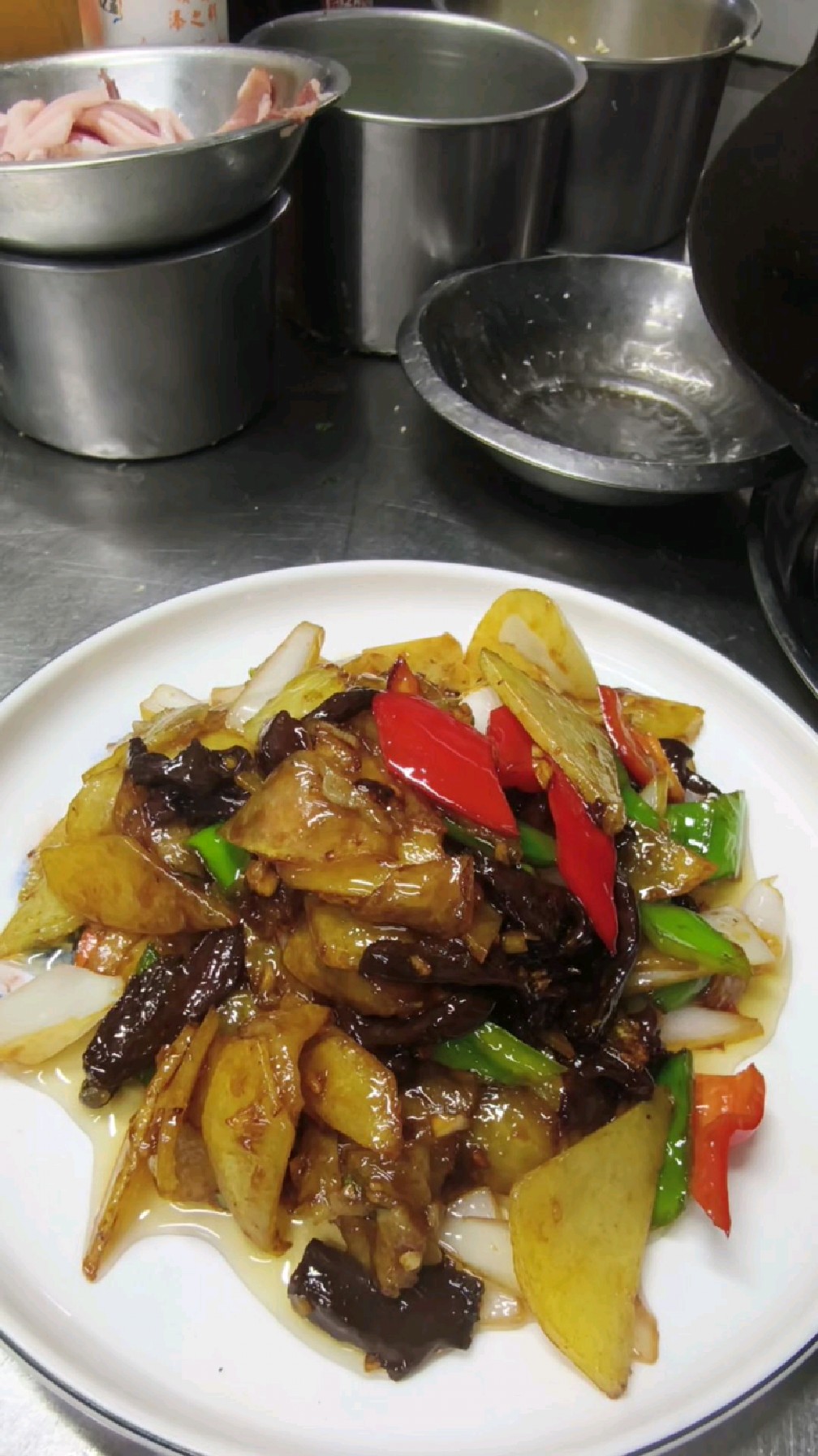 红蘑菇炒土豆片教程