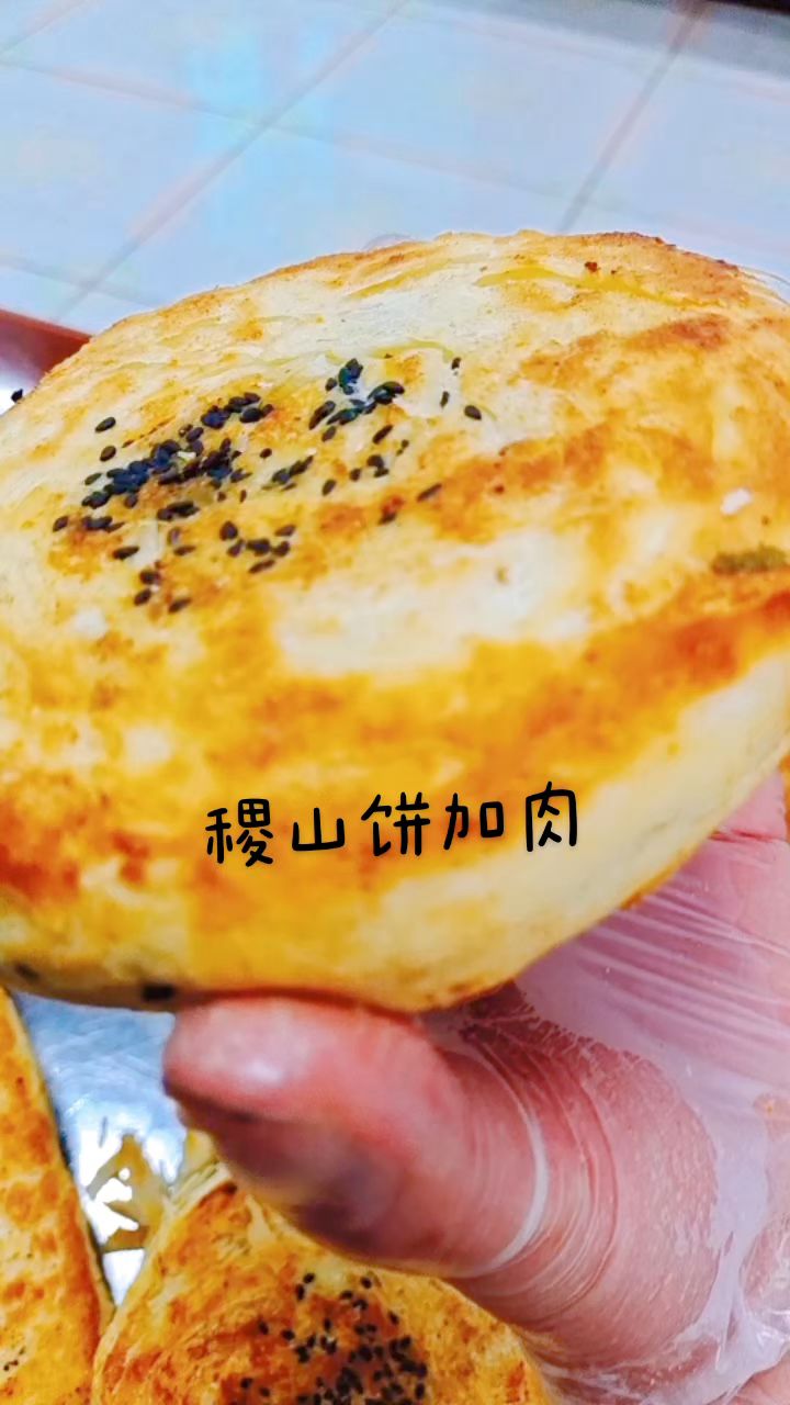 稷山饼加肉,外皮酥脆层次丰富