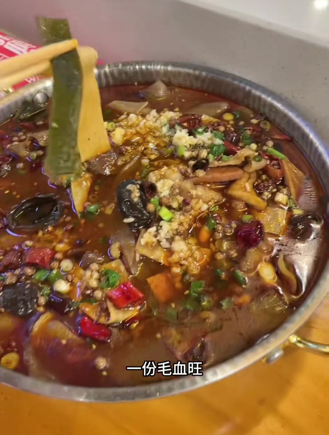 男生对比媳妇和自己的外卖,网友:你有点挑食 不爱吃肉