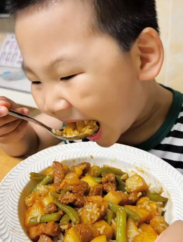 家常土豆豆角炖肉,超好吃