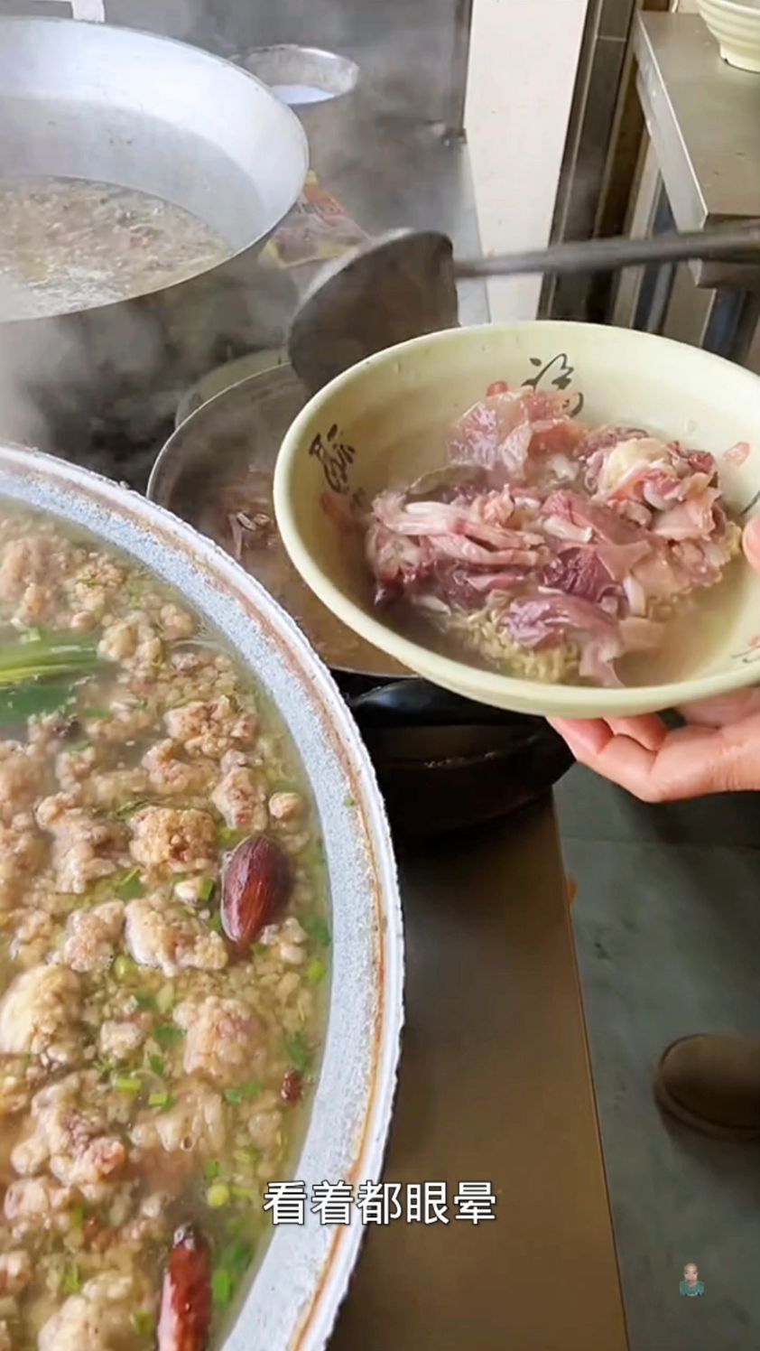 路边摊美食,驴杂汤