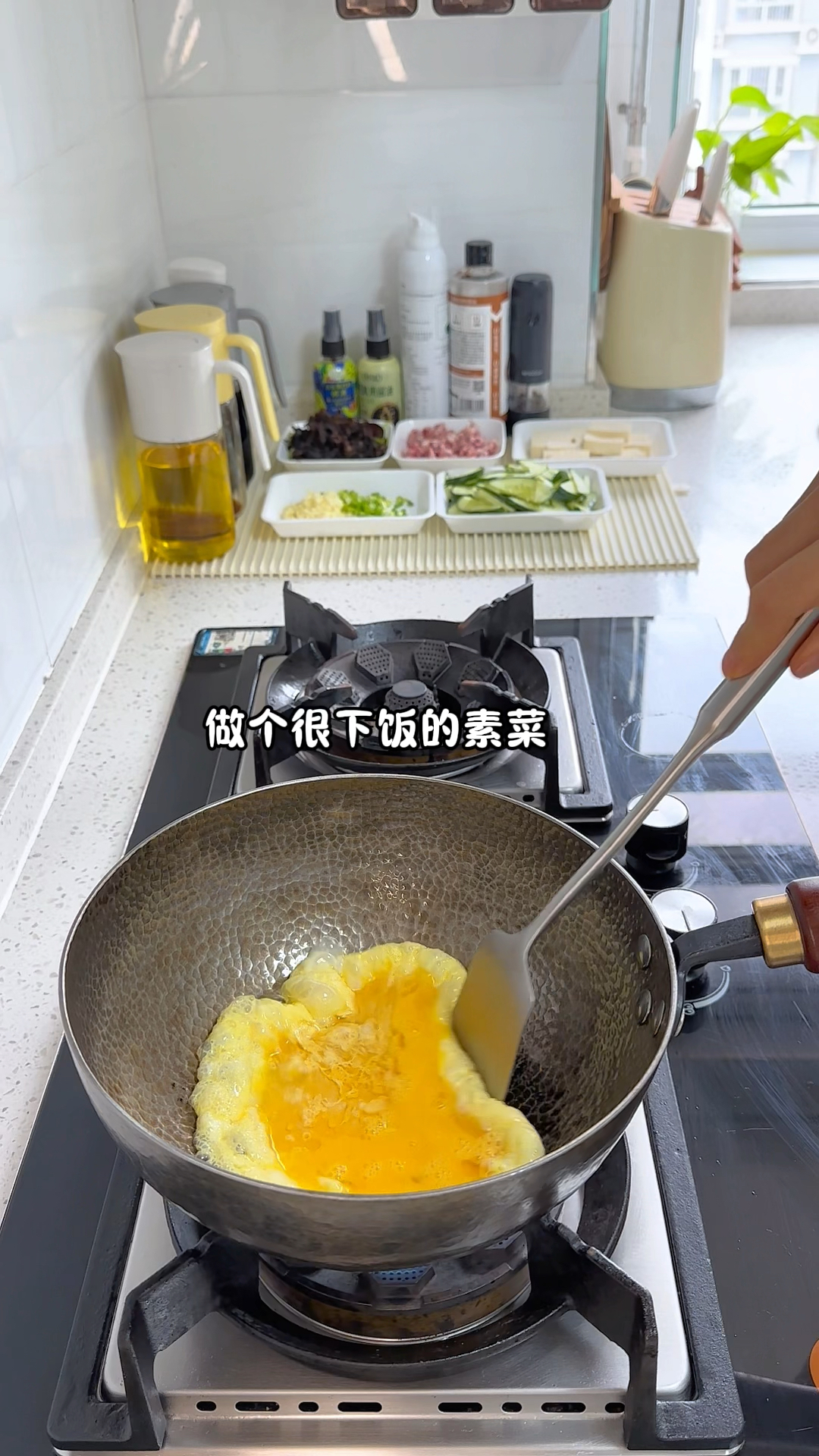 在家做饭太快乐啦,鱼香鸡蛋豆腐、肉酱茄子、皮蛋黄瓜汤