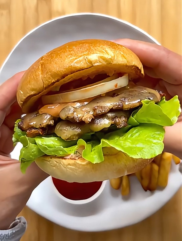 惊爆味蕾!双层芝士汉堡的无敌魅力