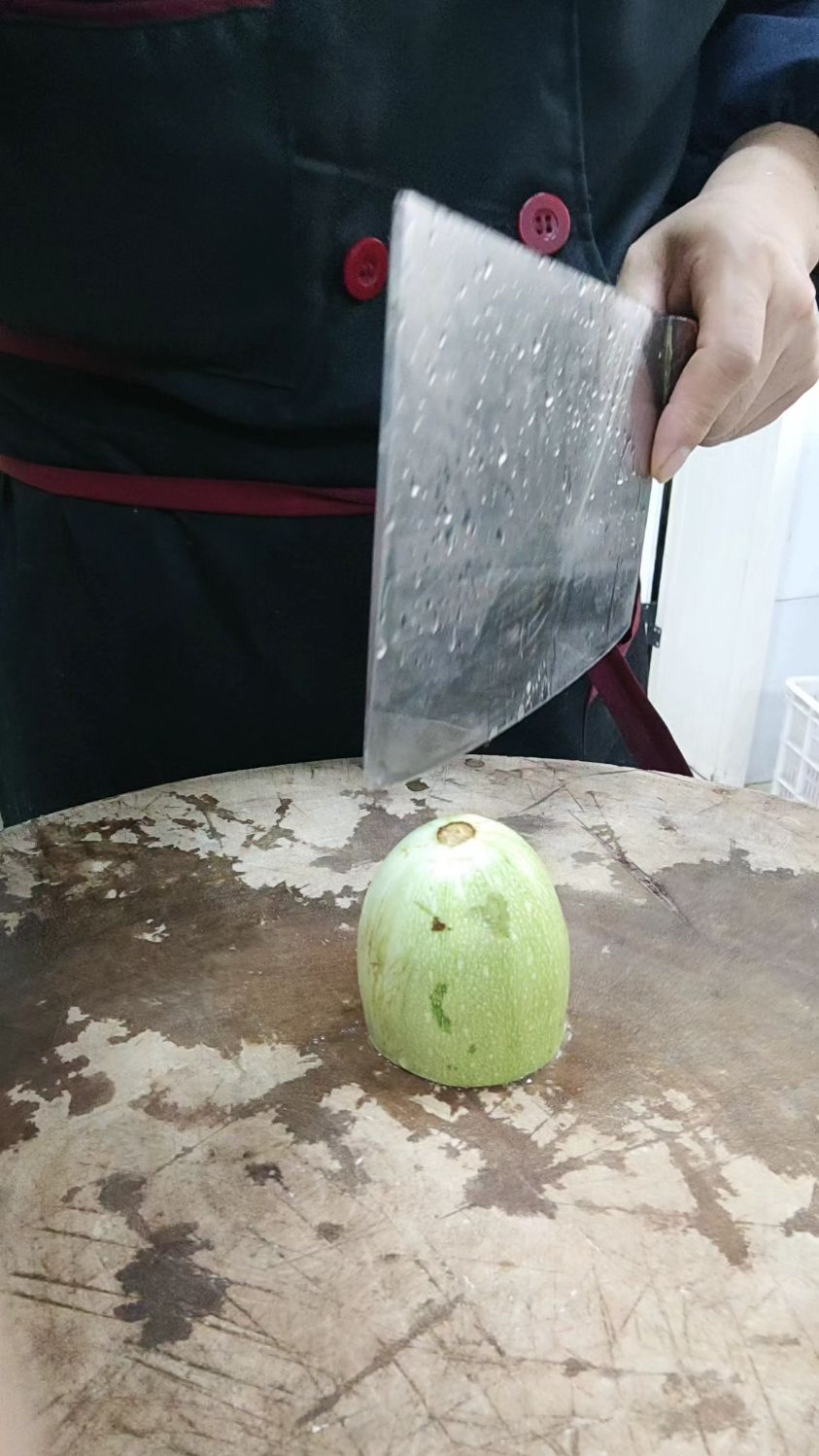 角瓜买回来不要直接炒着吃了,像我这样做满满的仪式感
