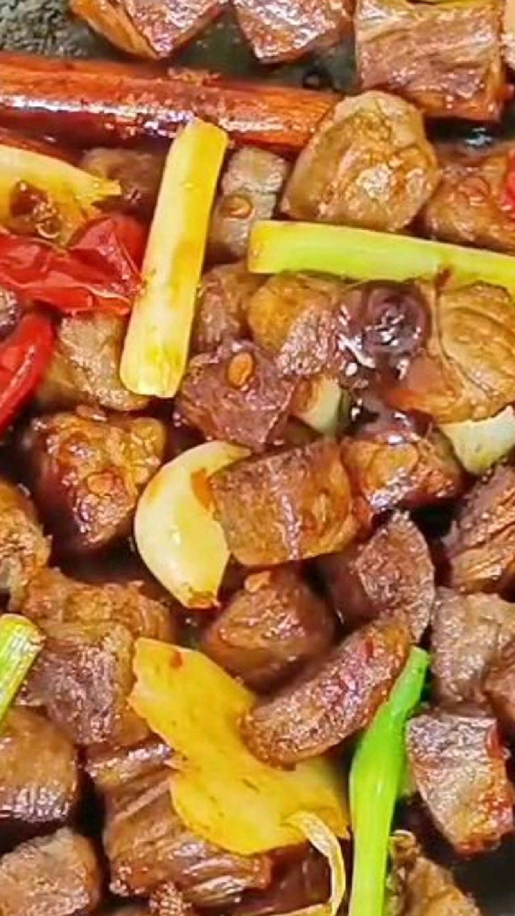 下饭神器,辣炖牛肉,够辣够味儿。吃了一大碗饭