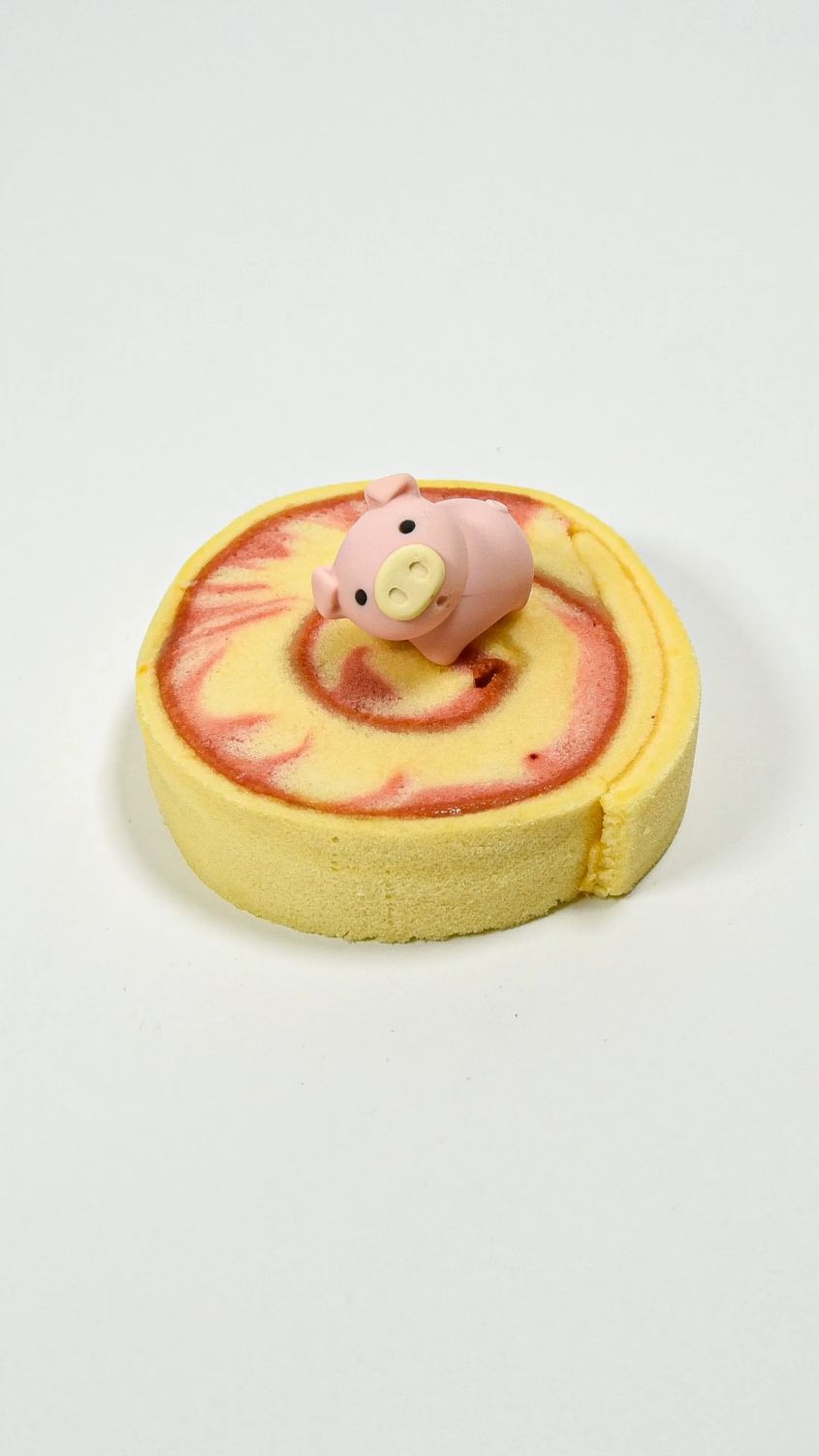 猪猪拱个蛋糕卷吃呀～