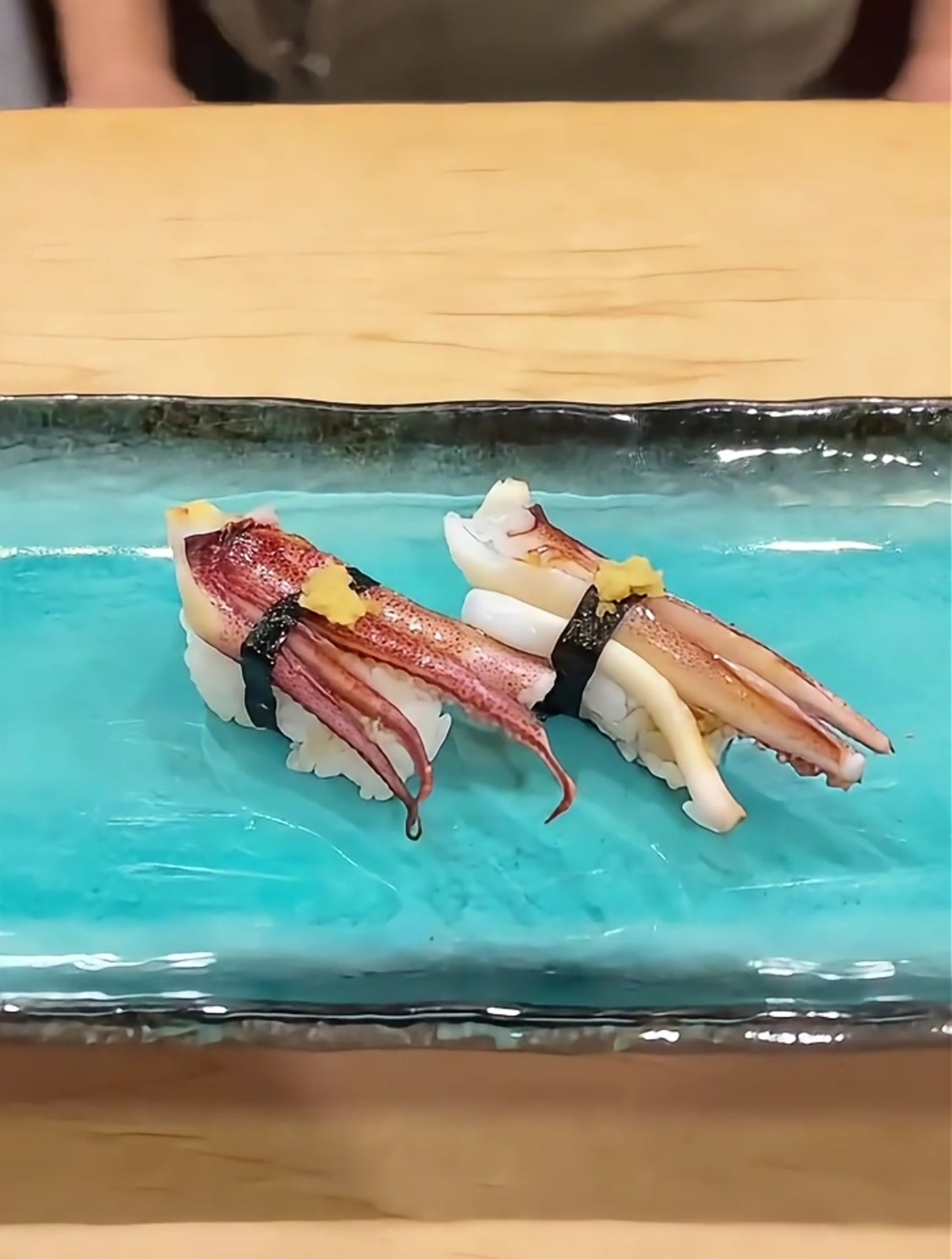 制作日式烤鱿鱼寿司:一场美食的盛宴