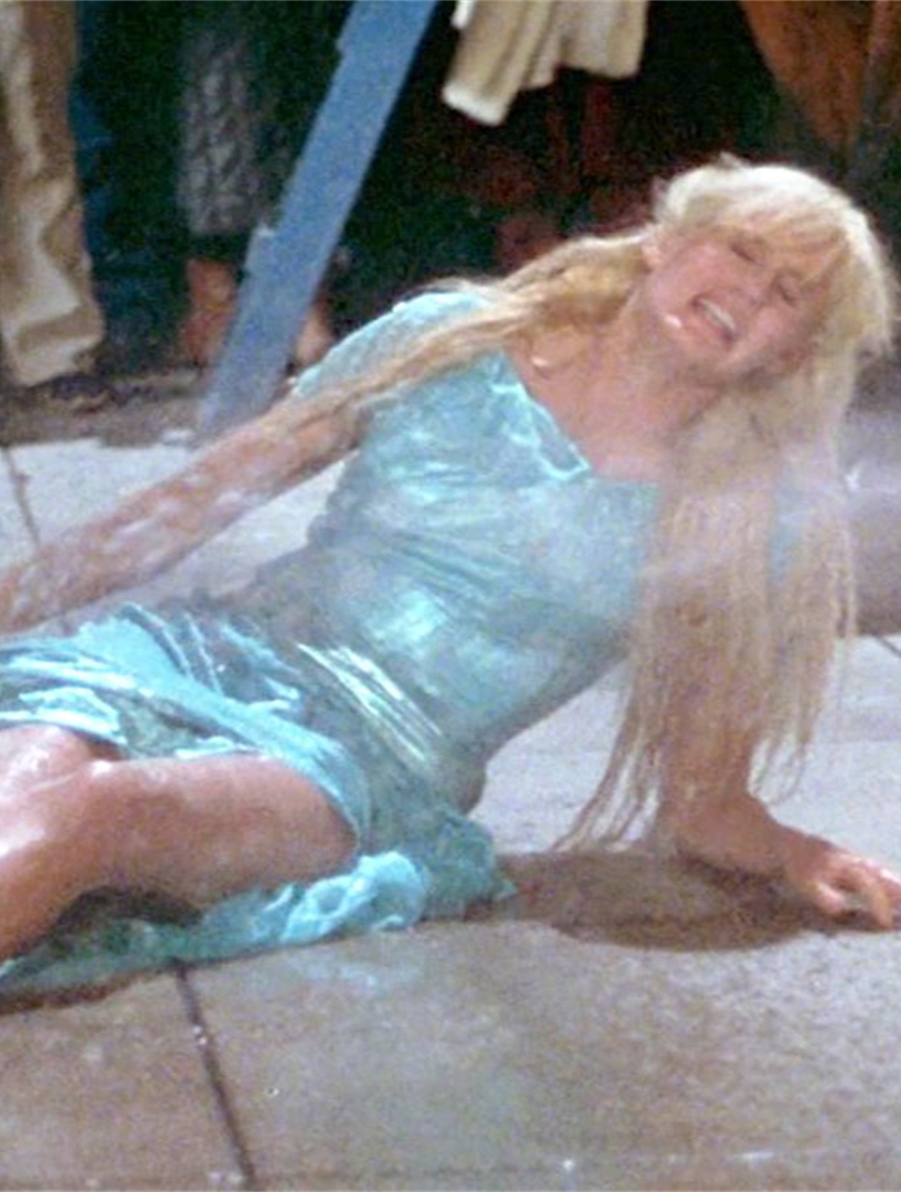 男子意外得到一条美人鱼,听说鱼汤能大补,竟准备把她煮了