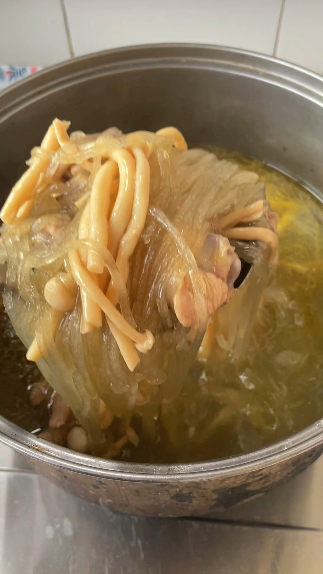 鸡肉蘑菇粉丝汤 安排