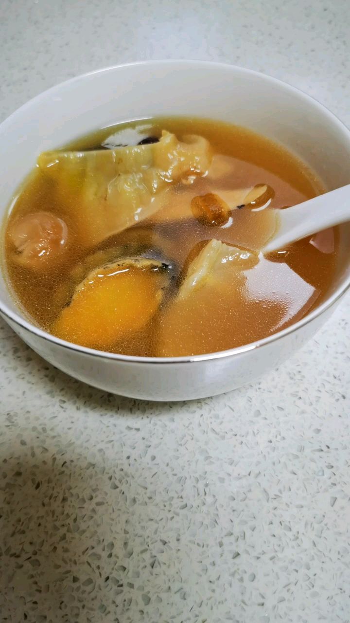 今天来做一道养气血的鱼胶鲍鱼汤