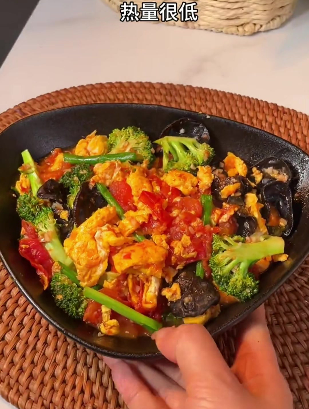 减脂期西兰花也可以做成一道很好吃的减脂餐,低脂低卡高蛋白