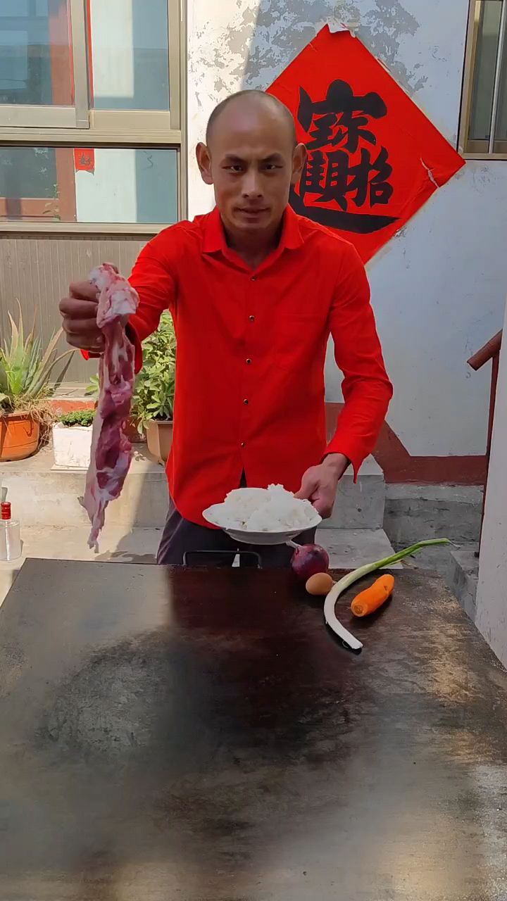 做铁板羊肉蛋炒饭
