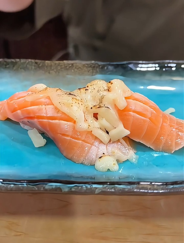 日式烤芝士三文鱼寿司:一口惊艳的味蕾狂欢