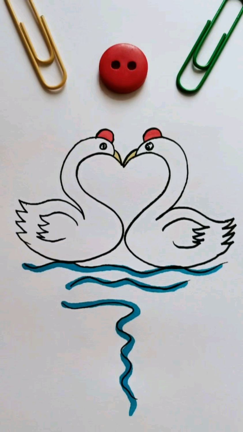 用一个爱心画两只天鹅