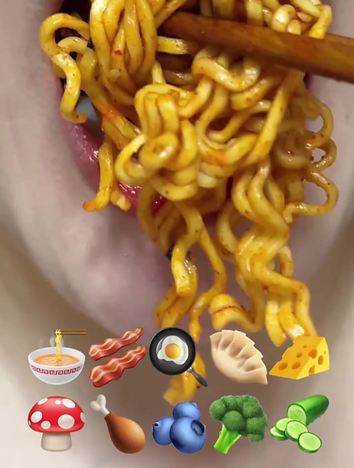 解压视频:沉浸式吃火鸡面 香辣的口味你敢挑战吗