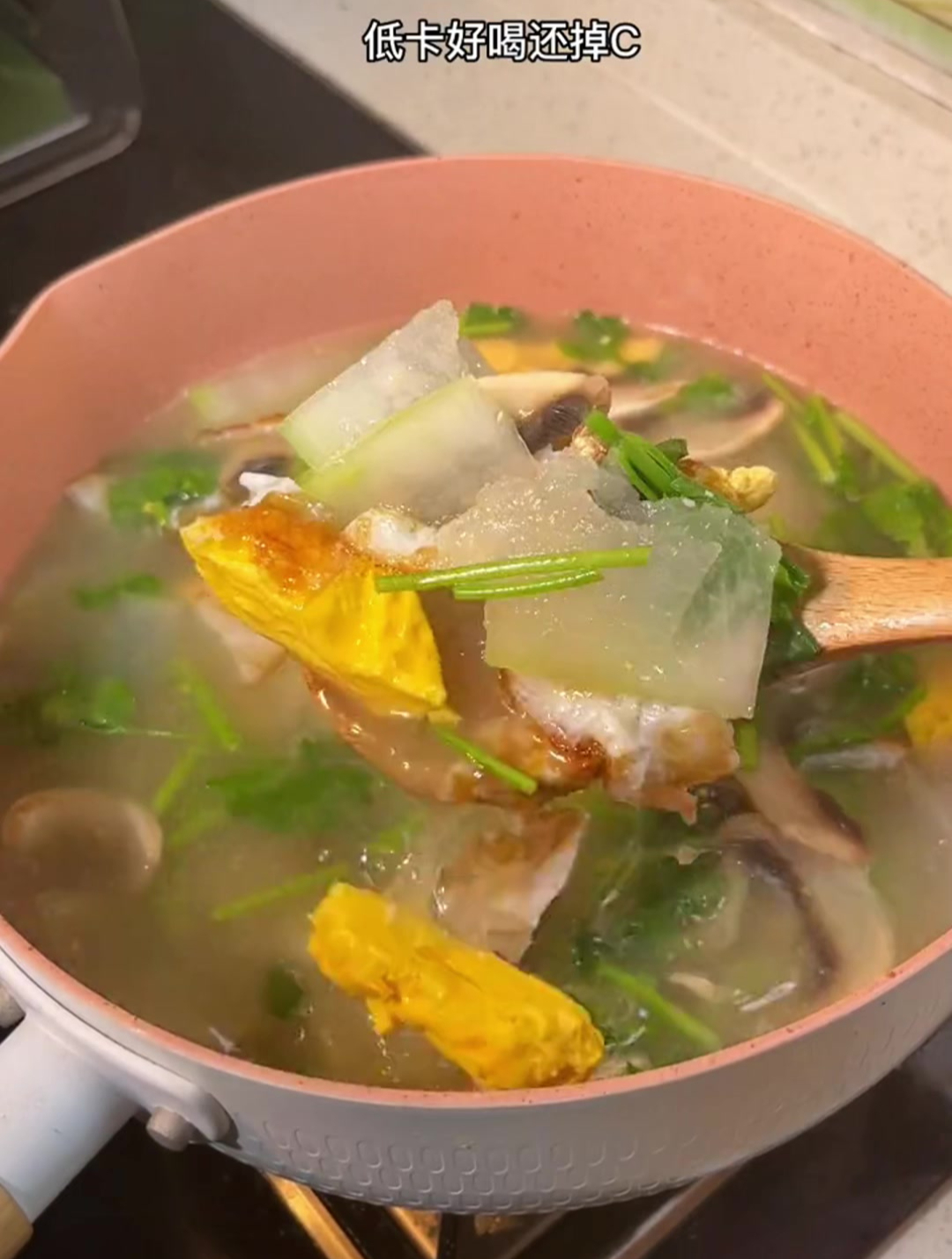 减脂期晚餐不知道吃什么,快来试试这个低卡口蘑鸡蛋汤