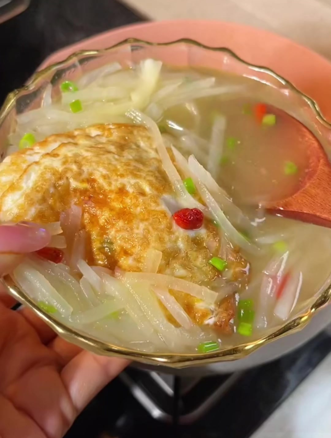 减脂期晚餐不知道吃什么,可以试试这个杨幂同款刷脂萝卜汤