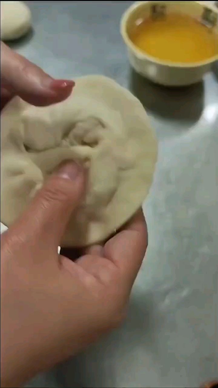 很多人包包子,第一步就做错了,这才是包包子正确的做法