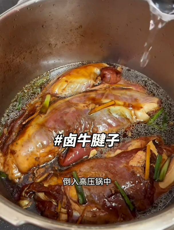 家庭版卤牛腱子的好吃做法,早餐煮面条吃很方便