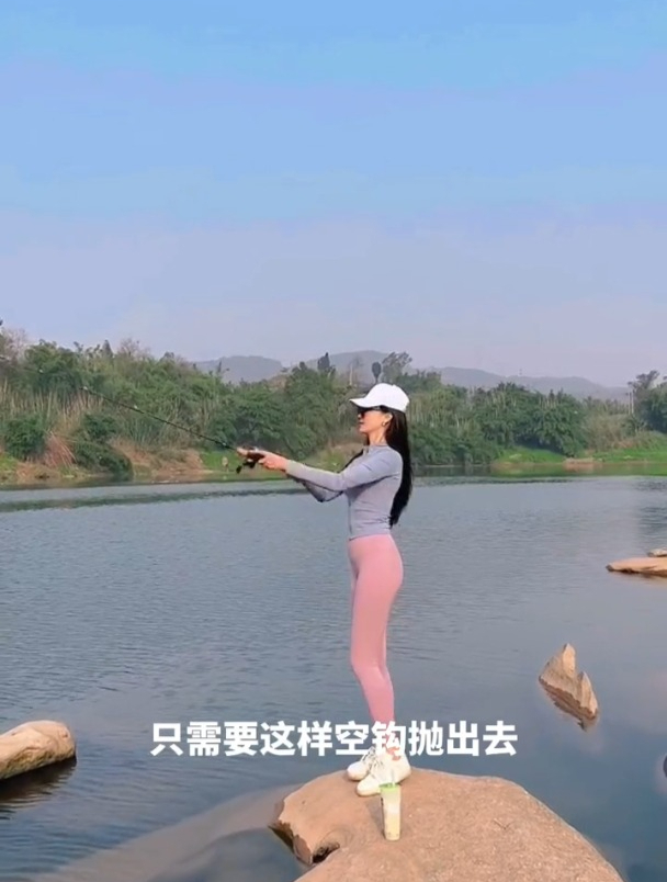 只要不嫌脏,用“苍蝇”也能钓白条翘嘴鱼!
