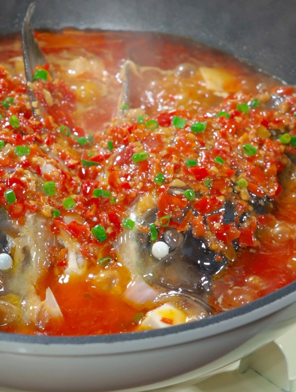 湖南招牌菜剁椒鱼头,根本没有你想象的那么难,只需要几分钟