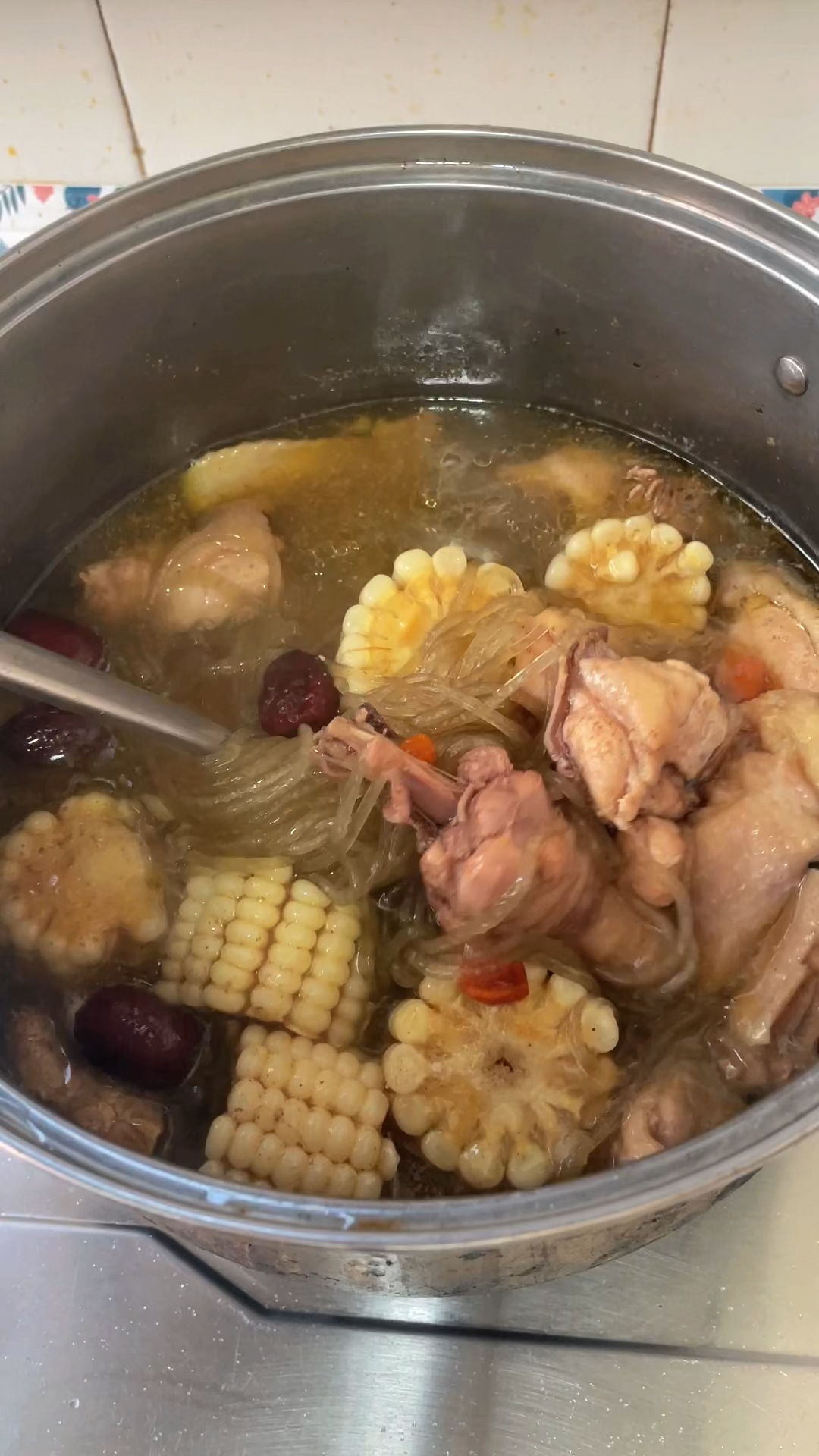 超香的鸡肉玉米粉丝汤