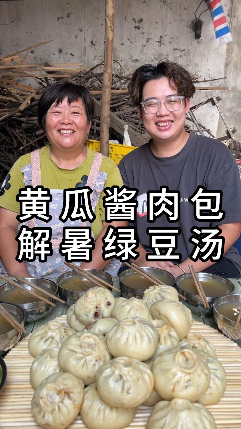 朋友们你们吃过黄瓜酱肉包吗?清爽不油腻,透汁大包子很难不爱吧