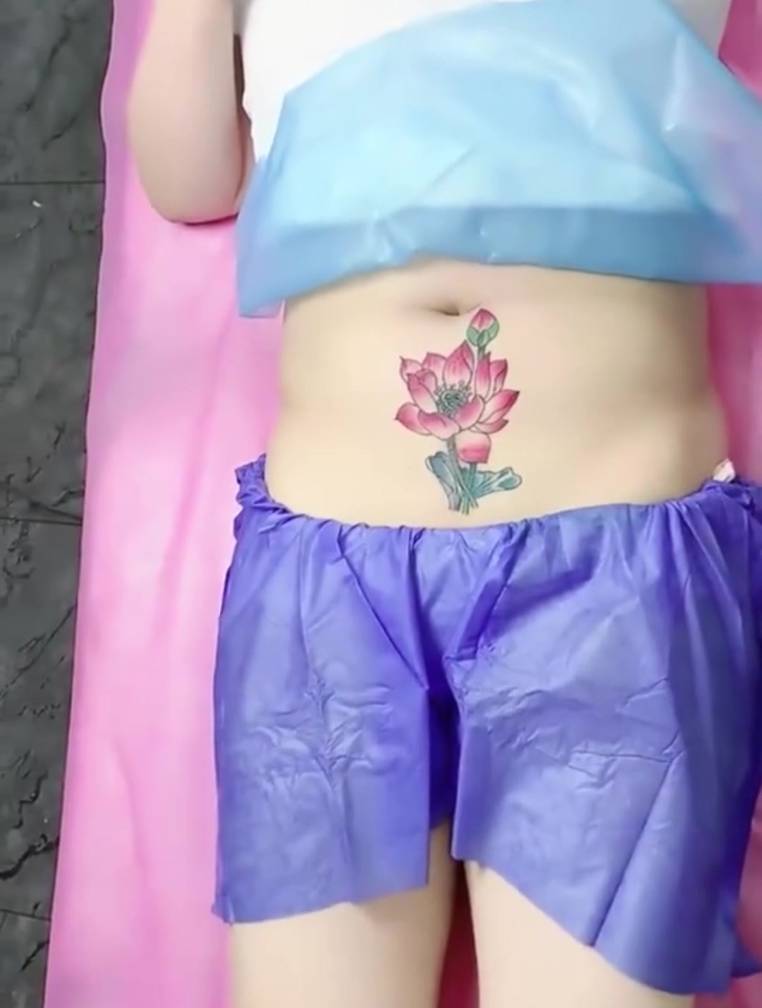 二婚大姐就是玩的花,选择在小腹纹身,是有什么特别的含义吗