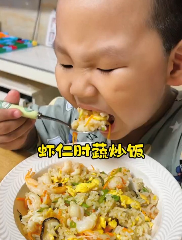 儿童营养餐分享,虾仁时蔬炒饭