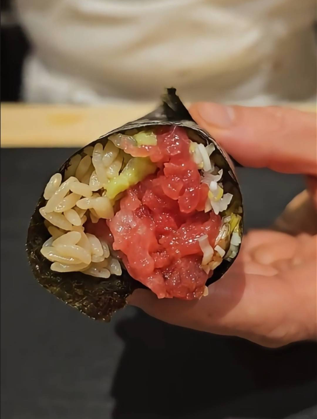 葱拌金枪鱼泥寿司卷:惊艳味蕾的创意美味