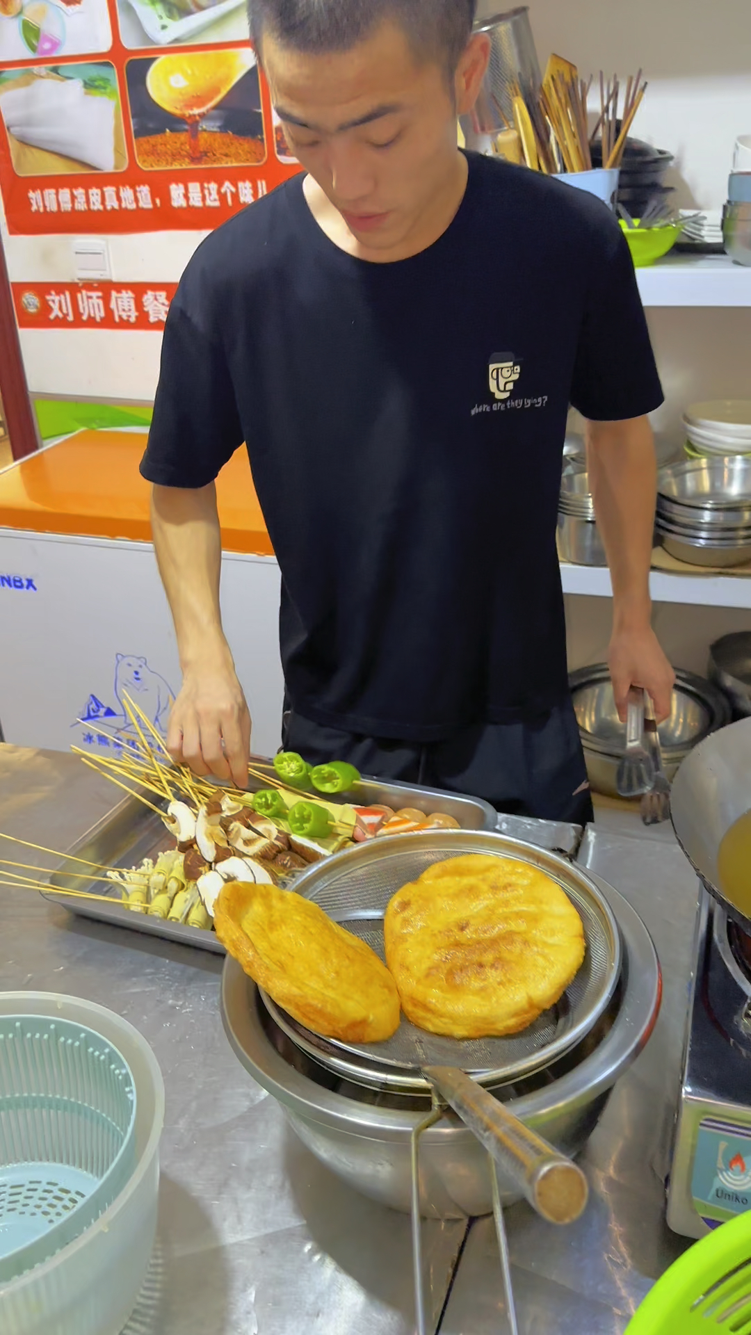 炸串烧饼夹菜做法,濮阳小吃培训学校。