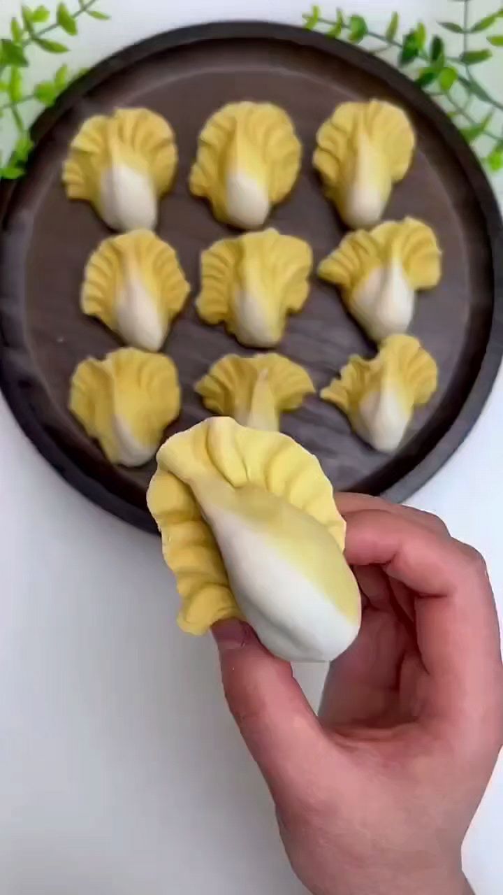 制作白菜形状的水饺
