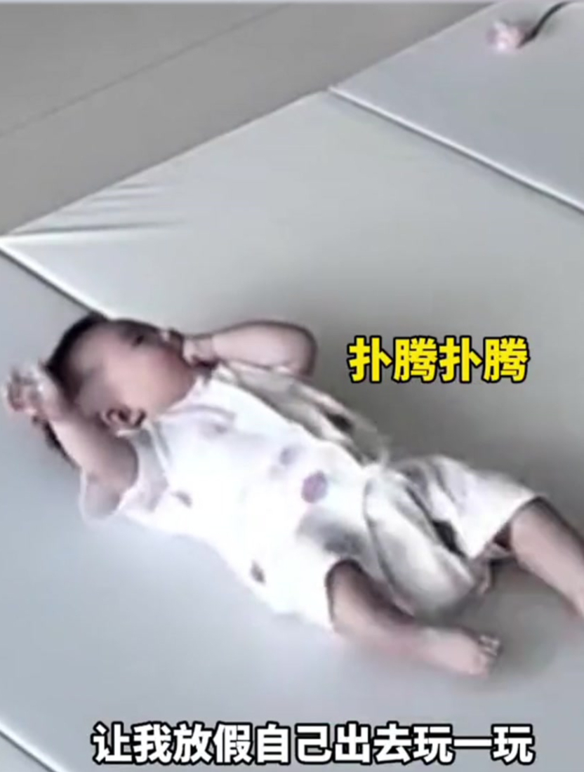 爱钓鱼的爸爸在家独自带娃,装备穿戴整齐“钓”到大胖闺女