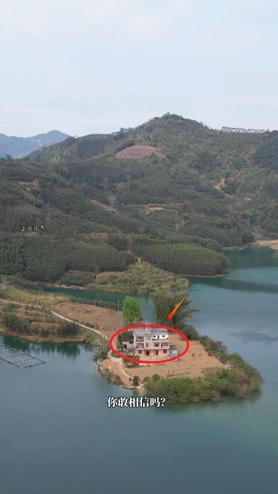 八零后的小伙放弃深圳高薪工作,竟然跑到深山水库网箱养鱼