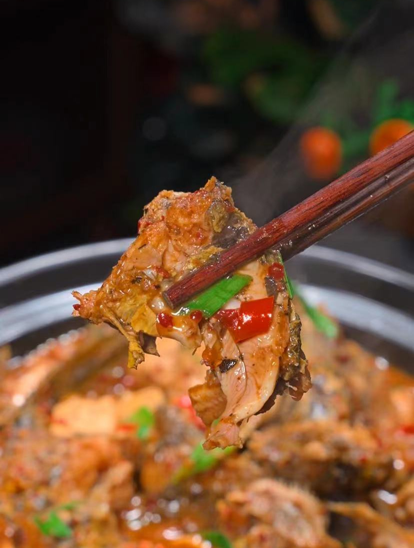 紫苏黄骨鱼焖豆腐的详细做法